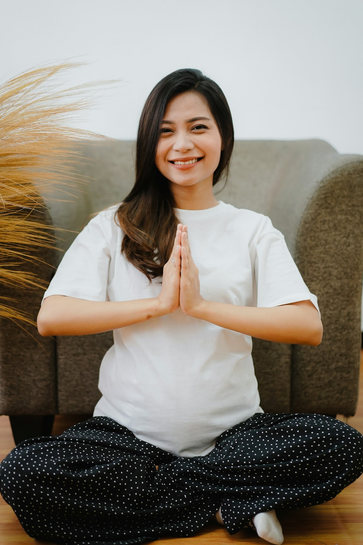 Gentle pregnancy wellbeing image for week 32 fat and position