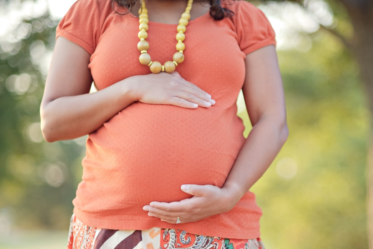 Pregnancy planning image for week 33 position and pressure
