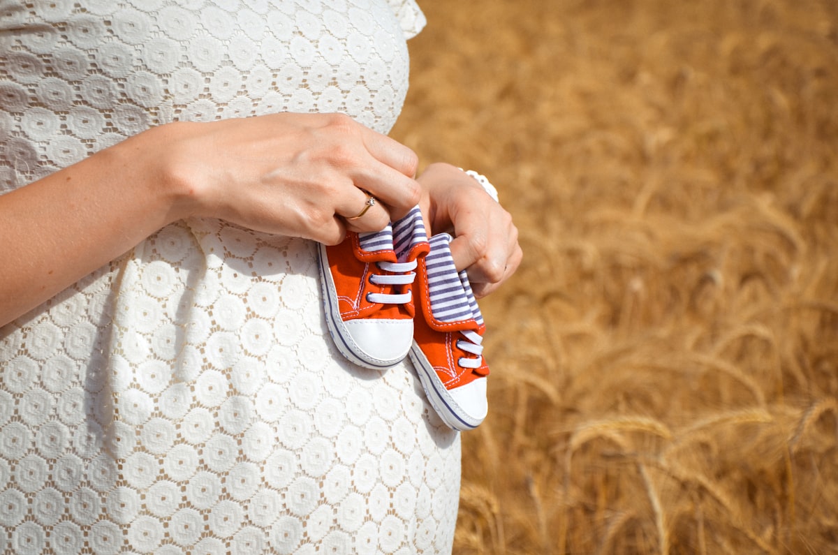 Gentle pregnancy wellbeing image for week 36 crowded but active