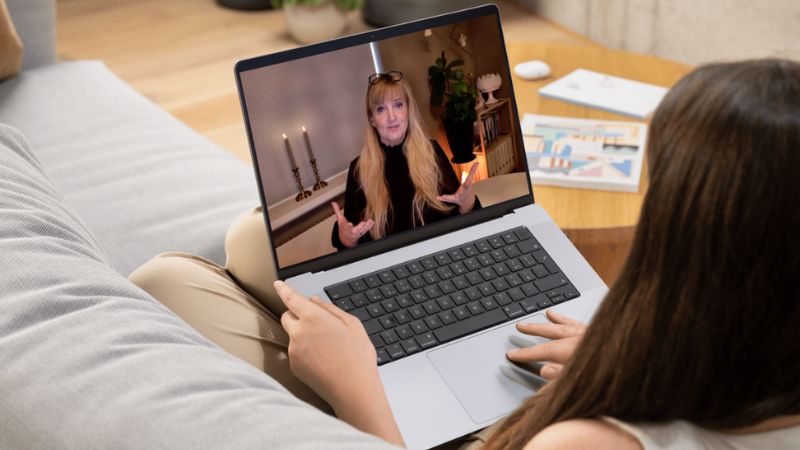 Hvert undervisningsmodul afsluttes med udfyldelse af online evaluering + midtvejs- & slut evaluering. Ved endt uddannelse får du et certifikat for deltagelse på uddannelsen,