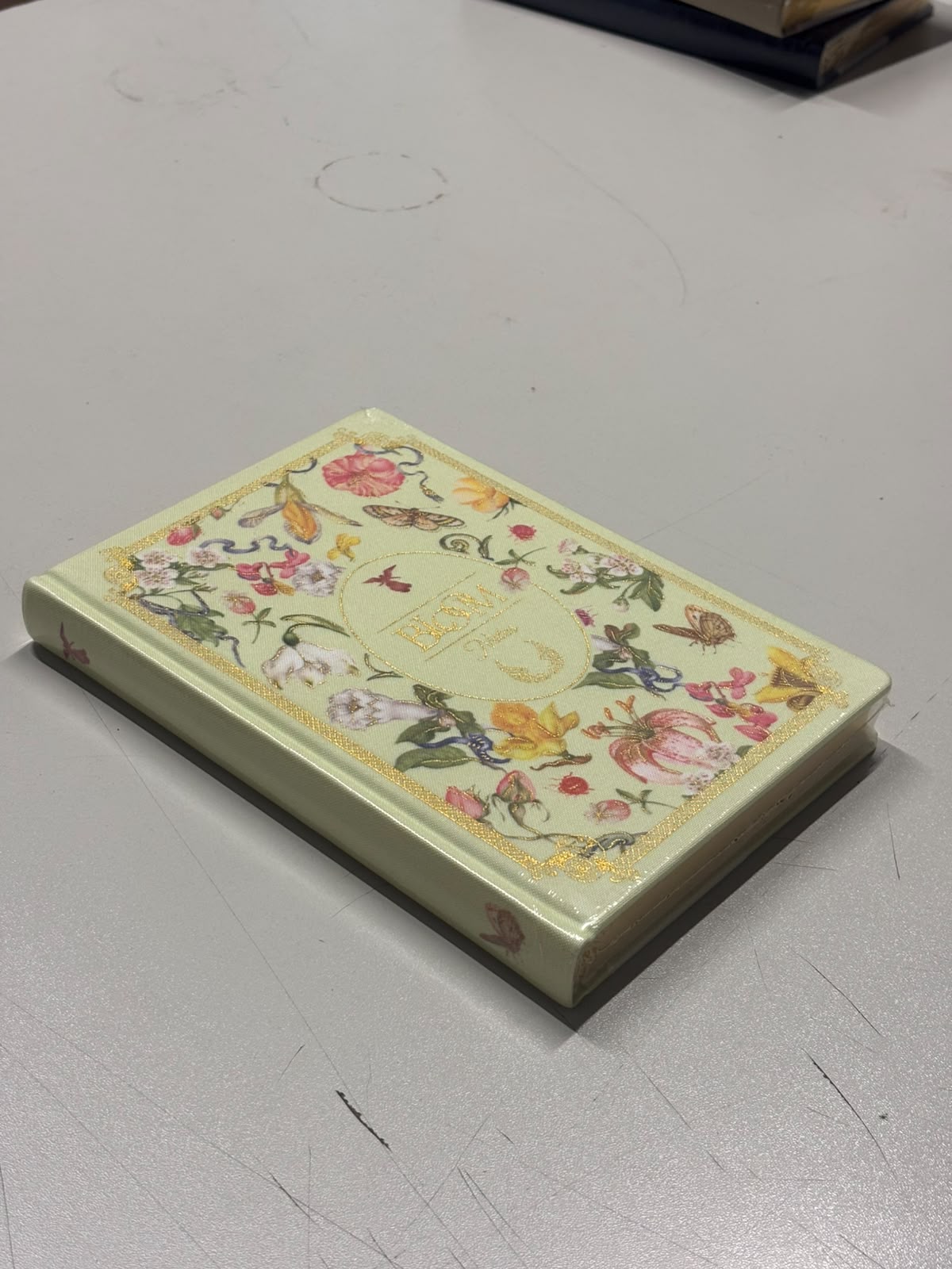 Victoria's Journals Carisma Sert Kapak Noktalı Defter 126-2813