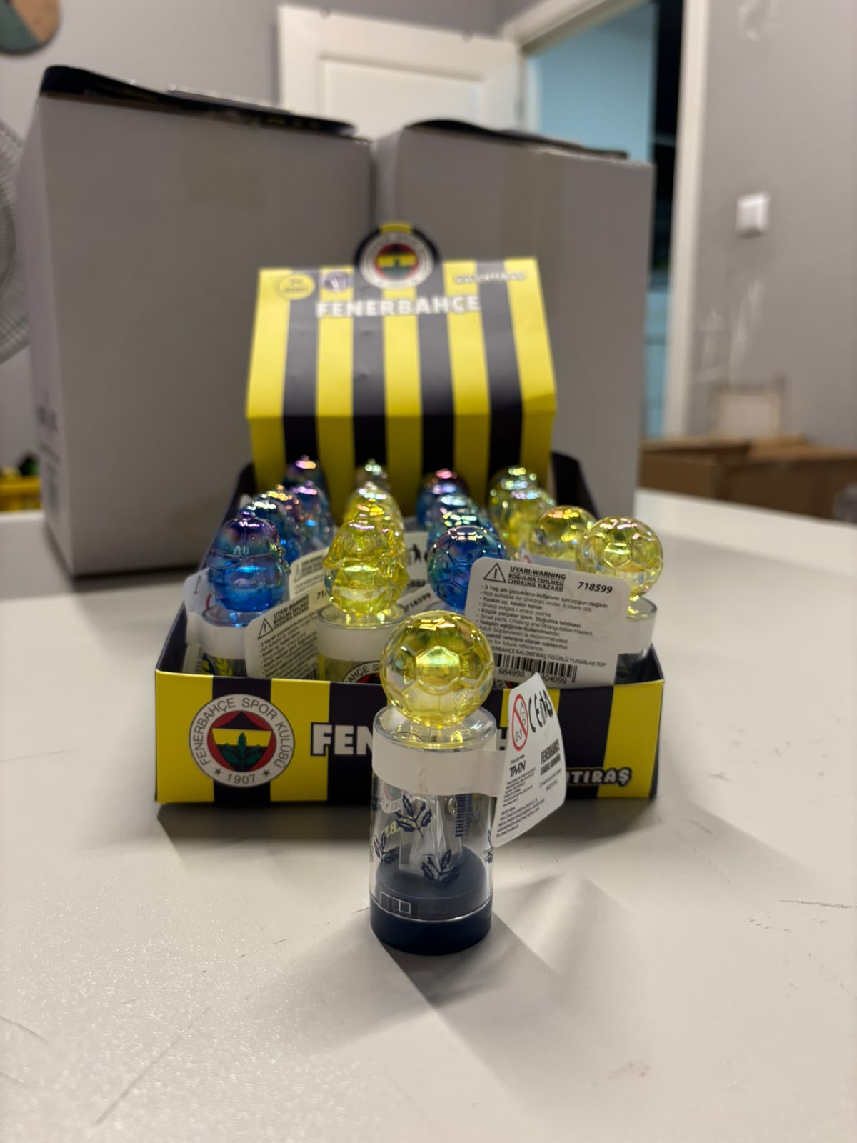 FENERBAHÇE FİGÜRLÜ YUVARLAK TÜP KALEMTIRAŞ