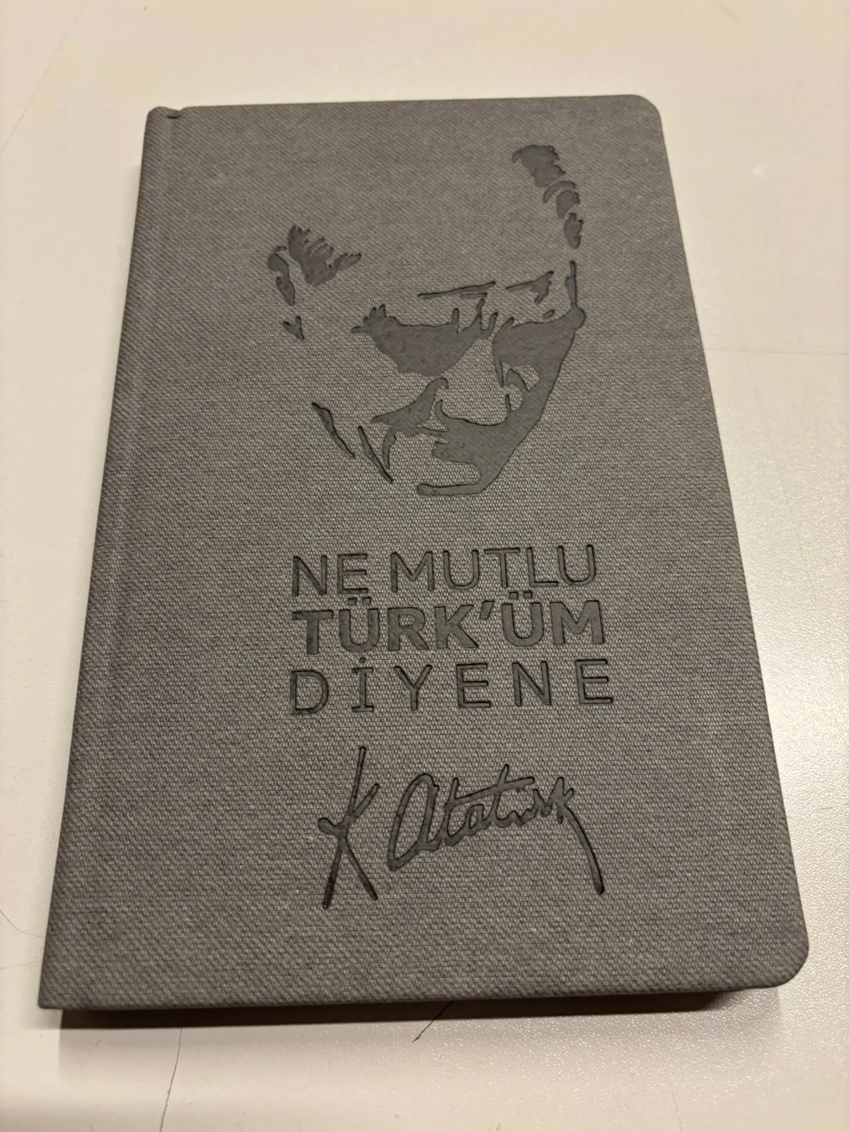 ATATÜRK İPLİK DİKİŞLİ SERT KAPAK 13X21 120 YAPRAK ÇİZGİLİ DEFTER