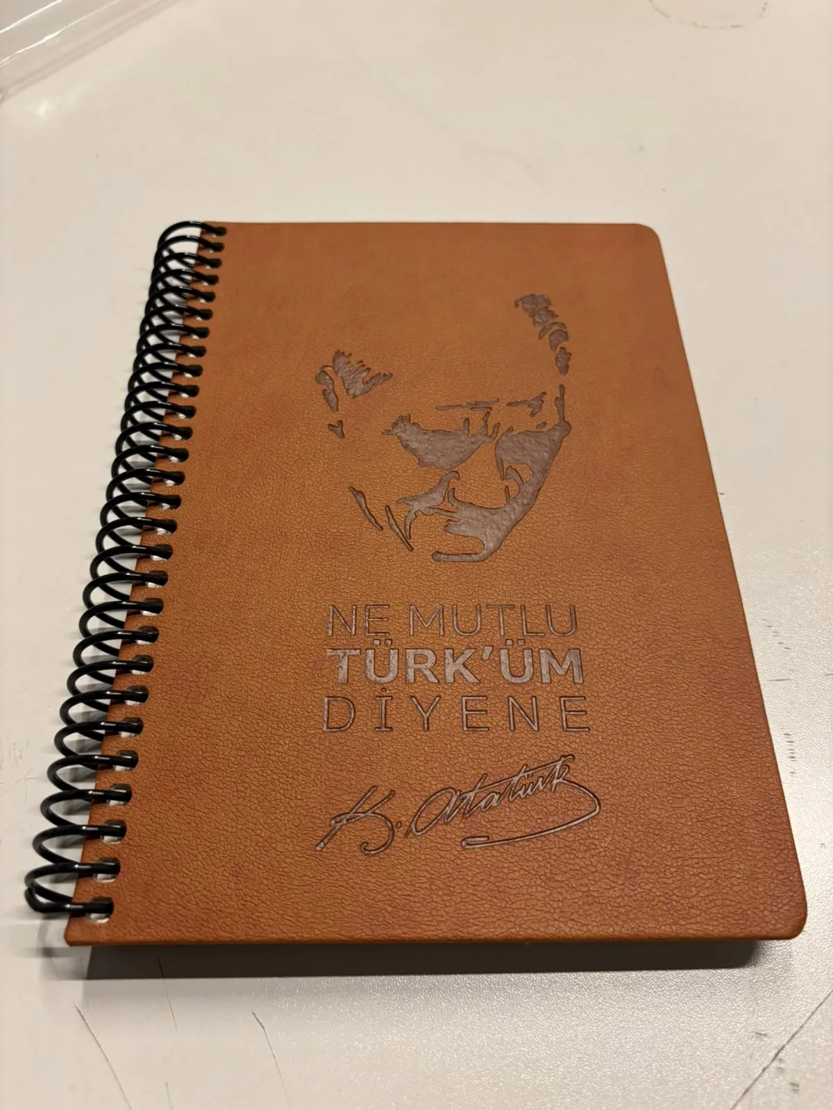 ATATÜRK SPİRALLİ SERT KAPAK DEFTER 17X24 120 YAPRAK ÇİZGİLİ