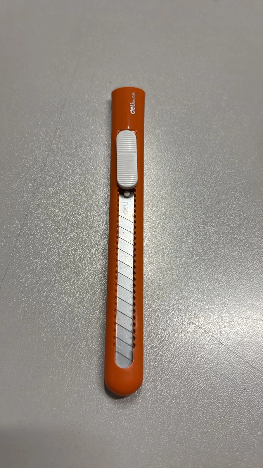 Dar Gövde Plastik Maket Bıçağı Asortili Kırmızı
