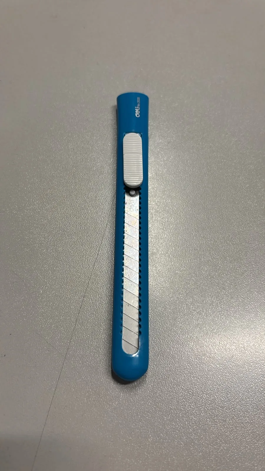 Dar Gövde Plastik Maket Bıçağı Asortili Mavi