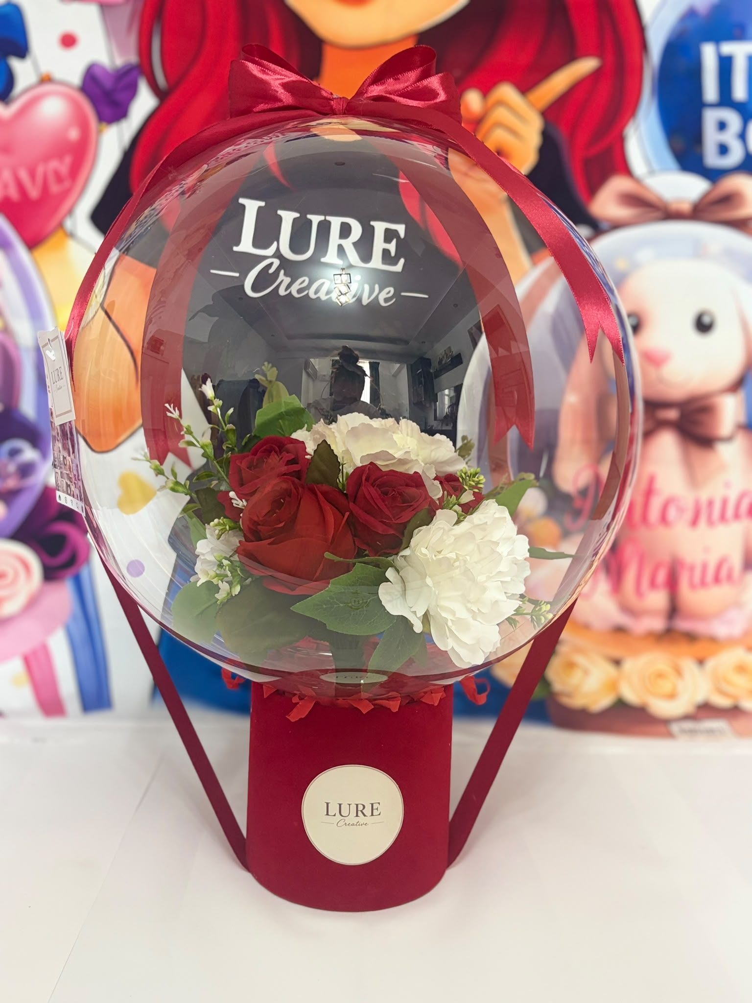 BoBo balon transparent cu trandafiri roșii și albi în cutie roșie