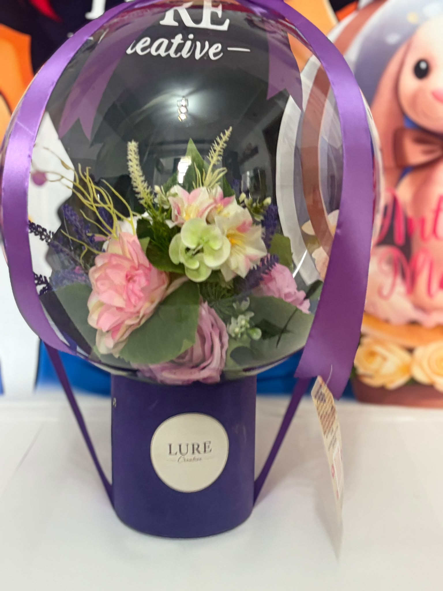 BoBo balon transparent cu flori roz la interior si cutie mov cu panglica satinata