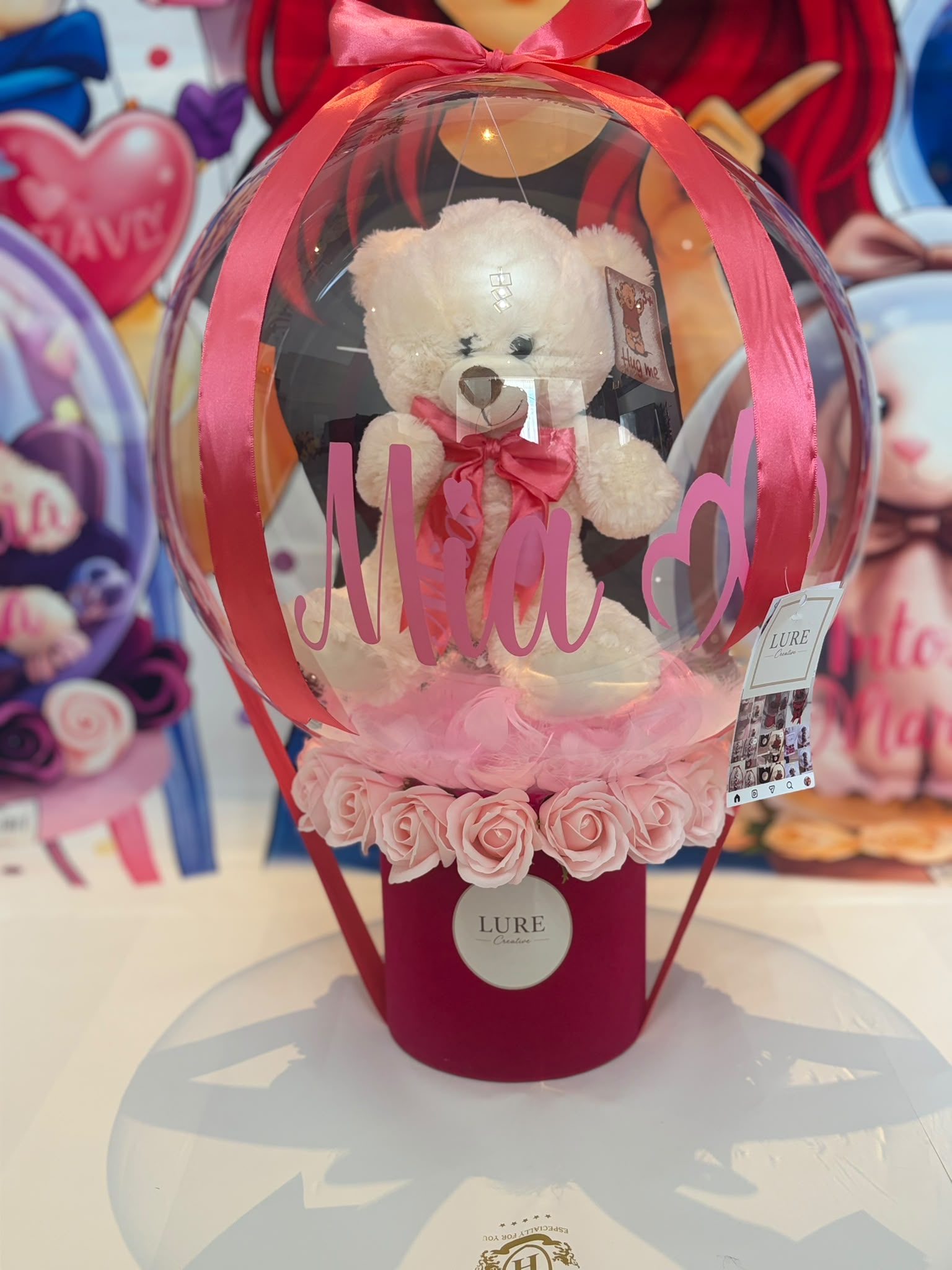 BoBo balon transparent cu ursuleț de pluș alb, trandafiri roz și cutie catifelată