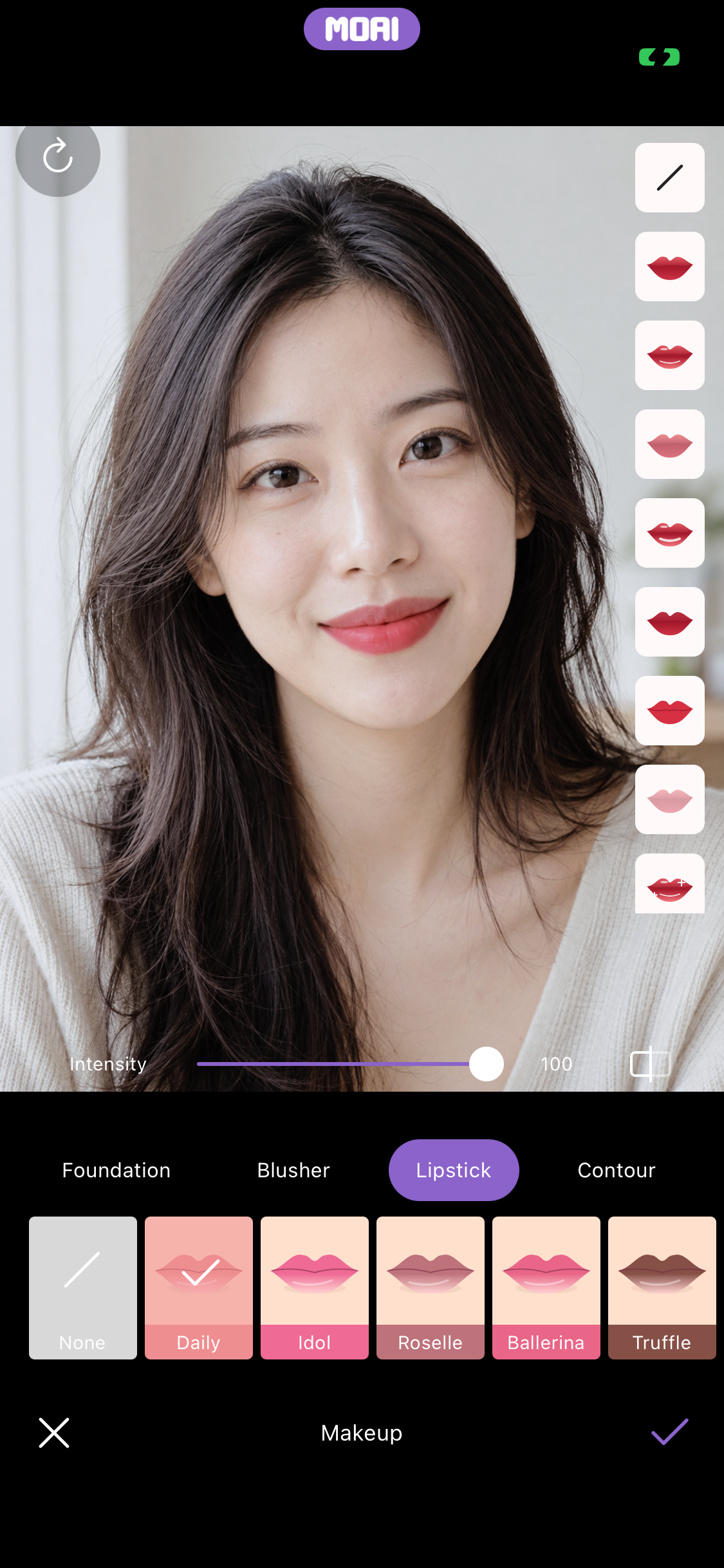 앨범 사진을 보정하는 화면. 가상의 모델에게 스타일 선택과 색상 팔레트로 Lipstick을 적용했습니다. Makeup만으로 MOAI의 뷰티 옵션 597개 중 224개가 포함됩니다.