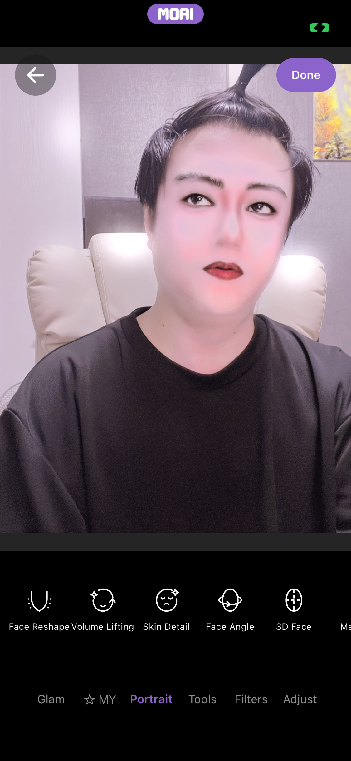 상세 편집기의 Portrait 탭에 앨범 사진이 열려 있고, Face Reshape, Volume Lifting, Skin Detail, Face Angle, 3D Face이(가) 보입니다.