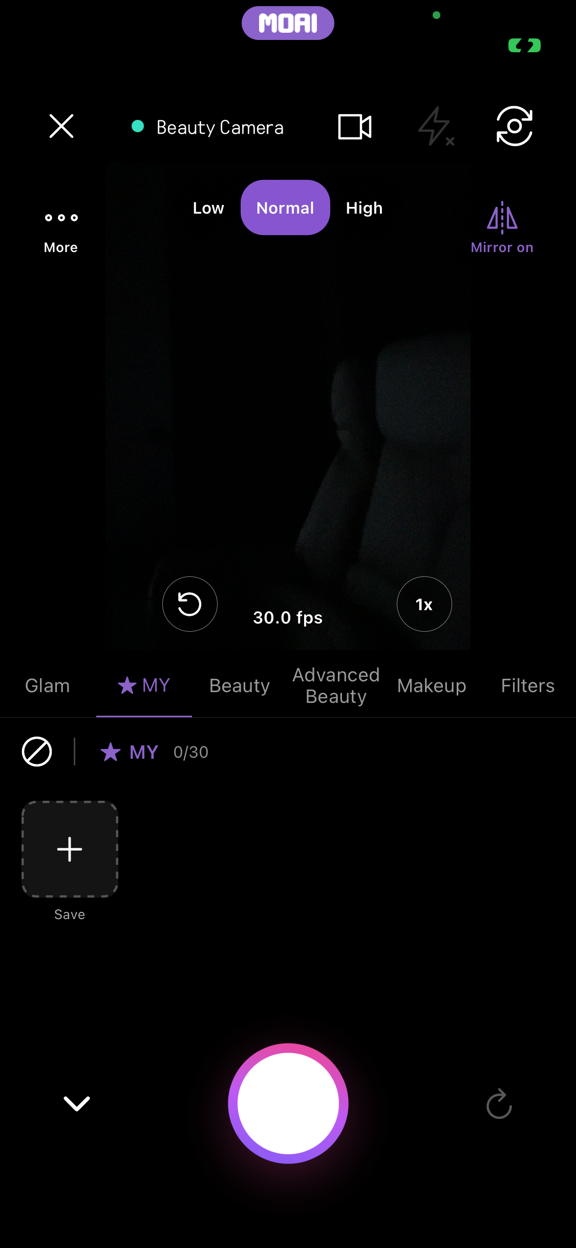 MY 탭이 열린 라이브 뷰티 카메라로, 저장된 룩 0/30과 현재 설정을 저장하는 Save 타일이 보입니다.