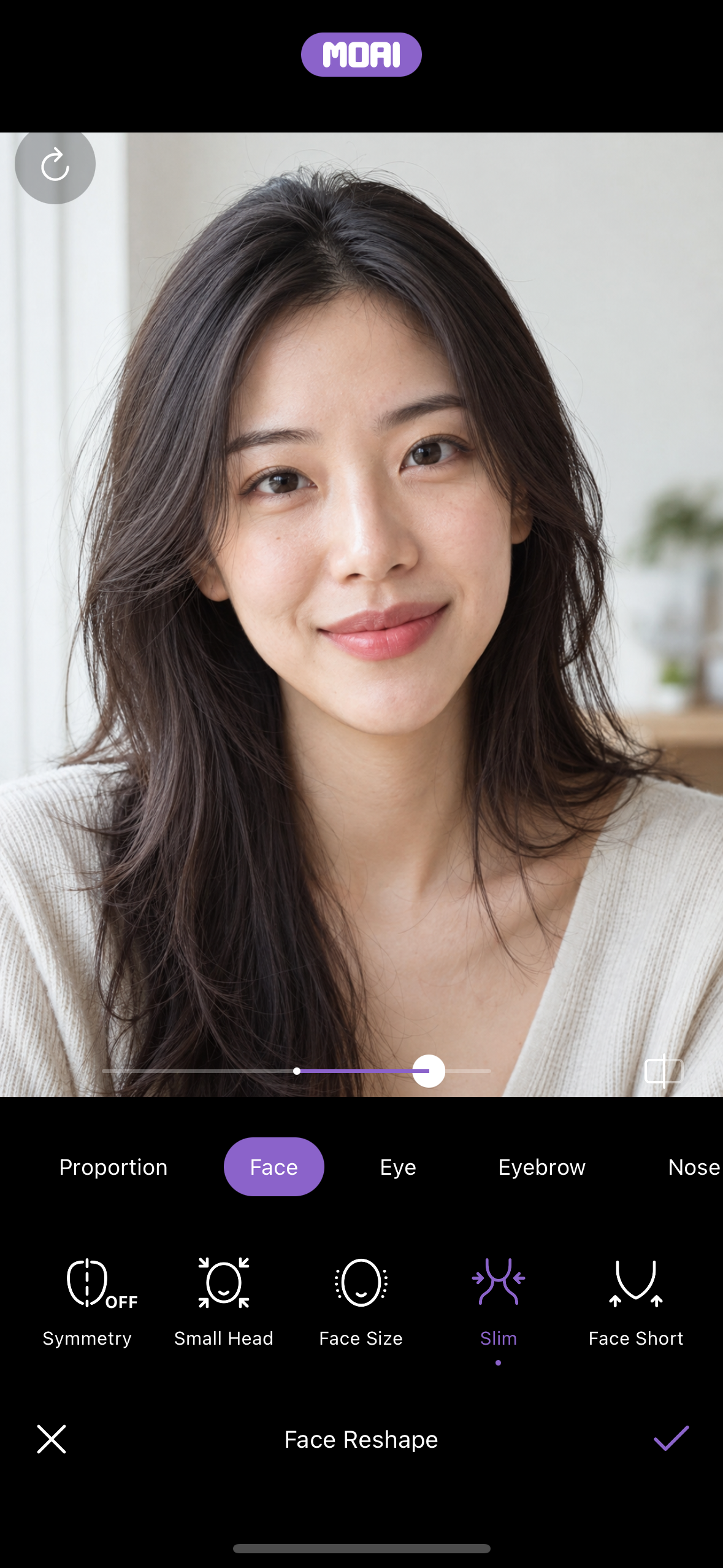 MOAI Beauty 편집기에서 가상의 성인 인물 사진에 슬라이더로 Slim 옵션을 조정하는 화면. 샘플 콘텐츠입니다.