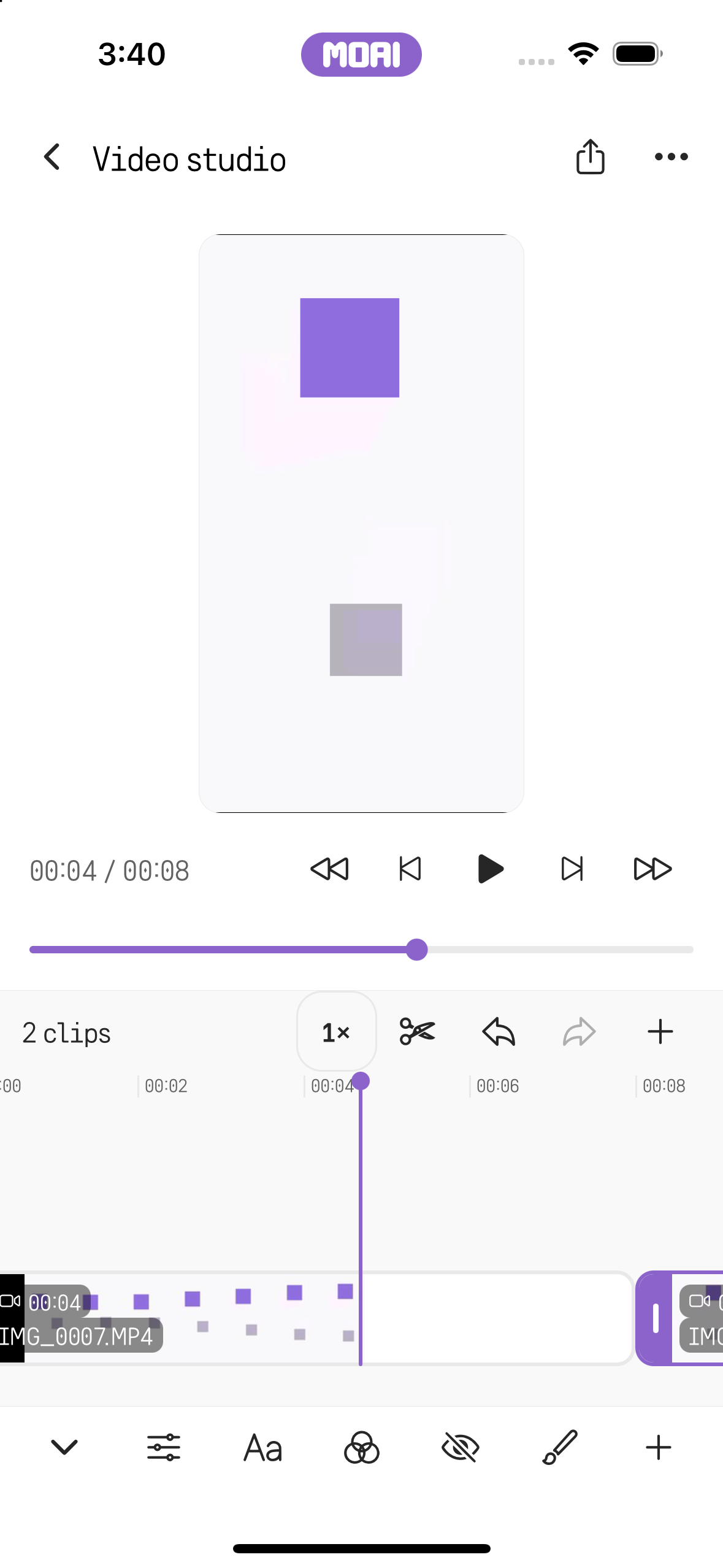 가져온 클립을 재생하는 Video Studio 편집기. 타임라인에서 클립이 둘로 나뉘어 있습니다.