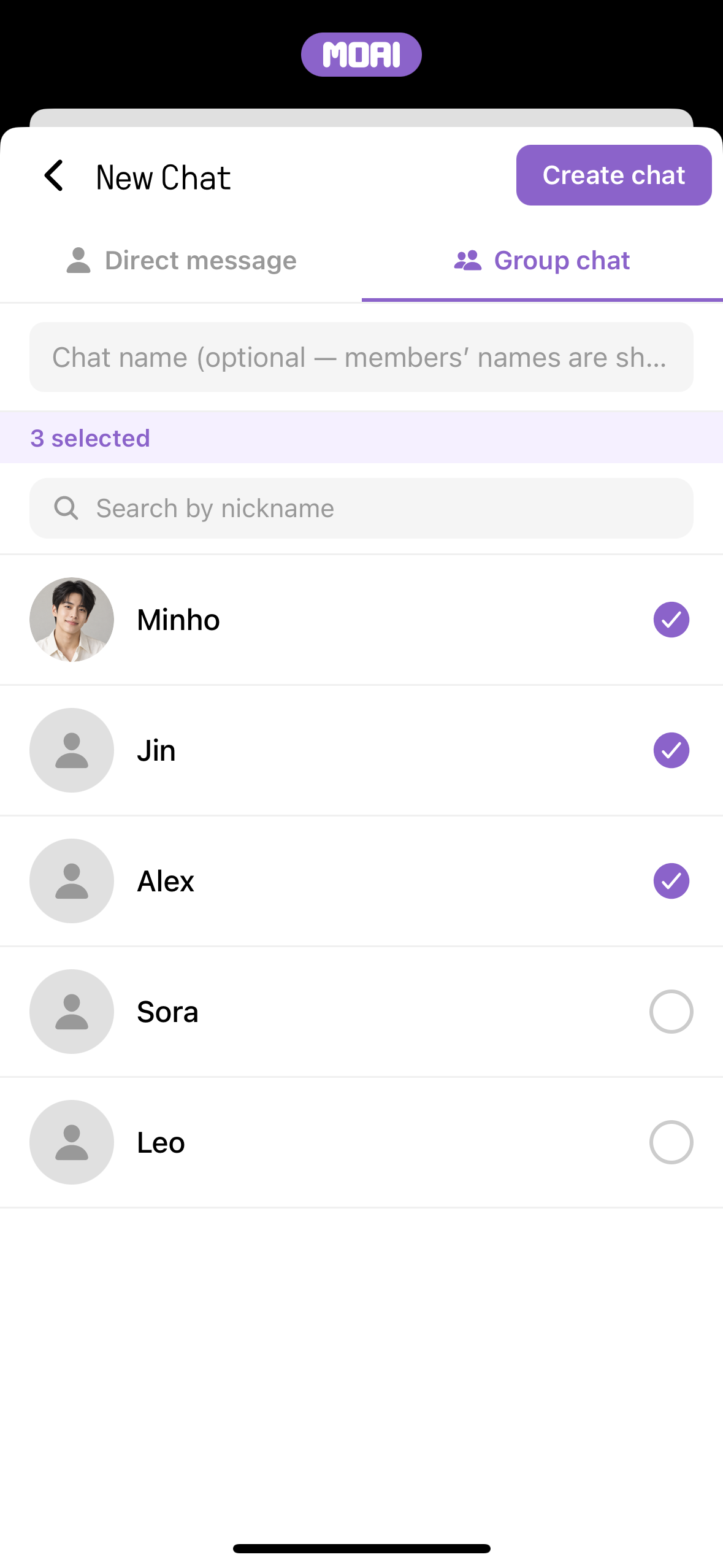 친구 세 명을 선택하고 Create chat 버튼이 있는 New Chat 그룹 생성 화면. 샘플 콘텐츠입니다.
