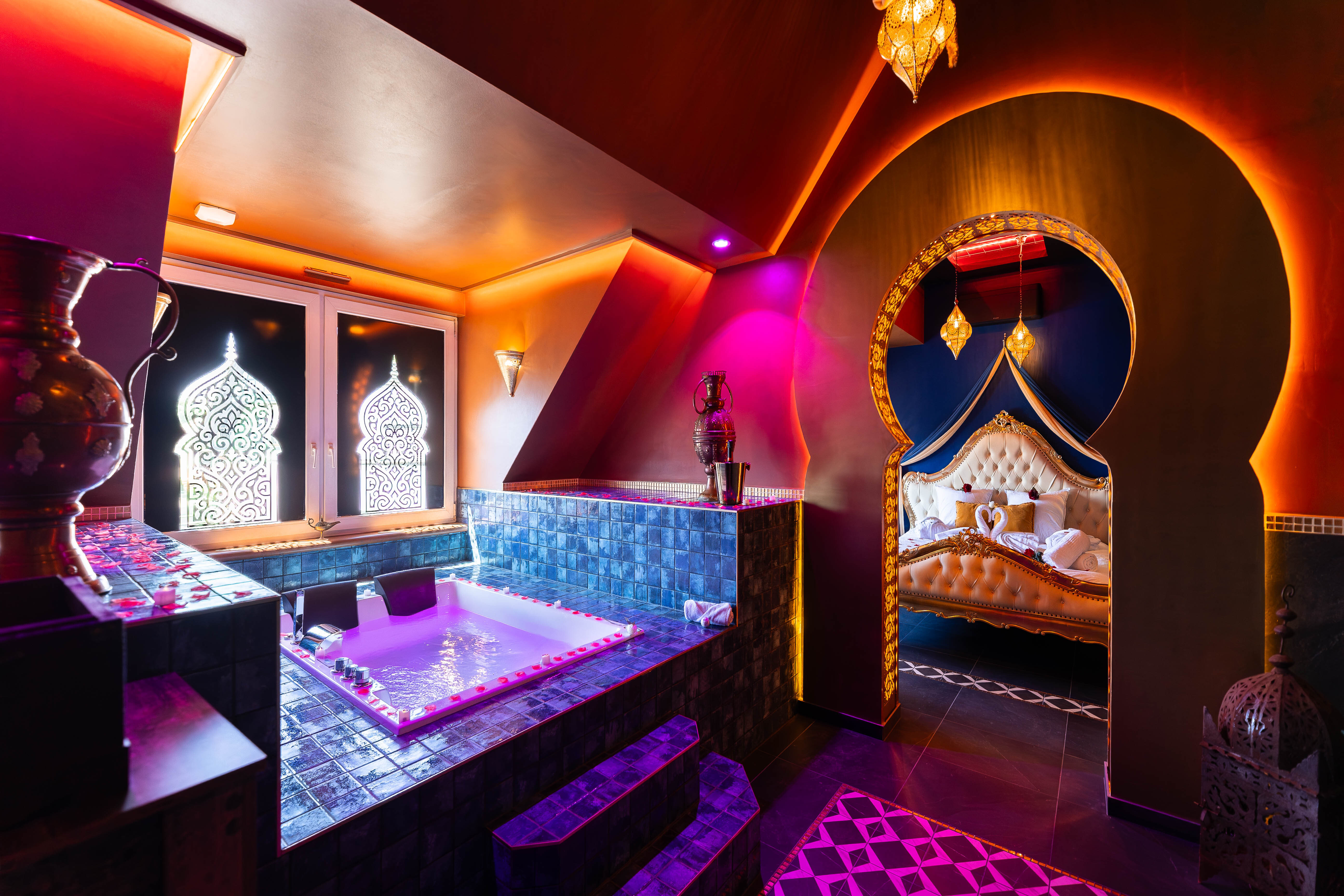Love room Scheibenhard - Palais des Mille et Une Nuits & Jacuzzi privé