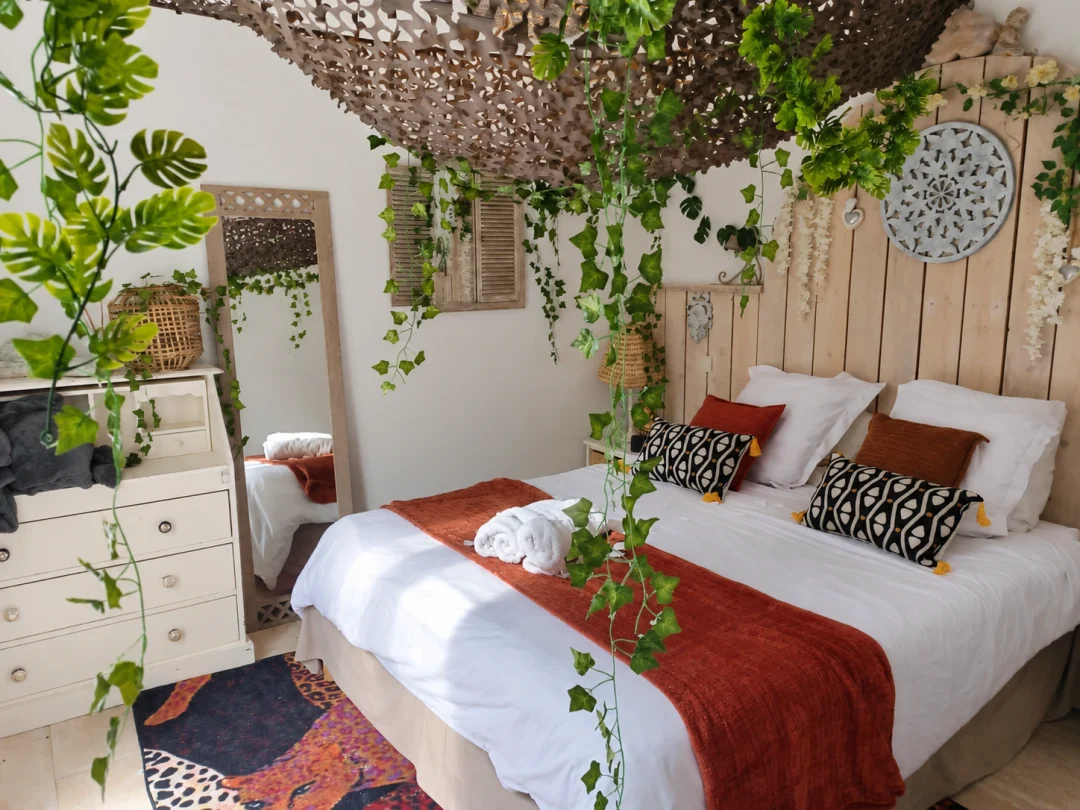 Siandaki Charme & Spa à La Motte — jacuzzi en cabane et piscine privée en été à La Motte