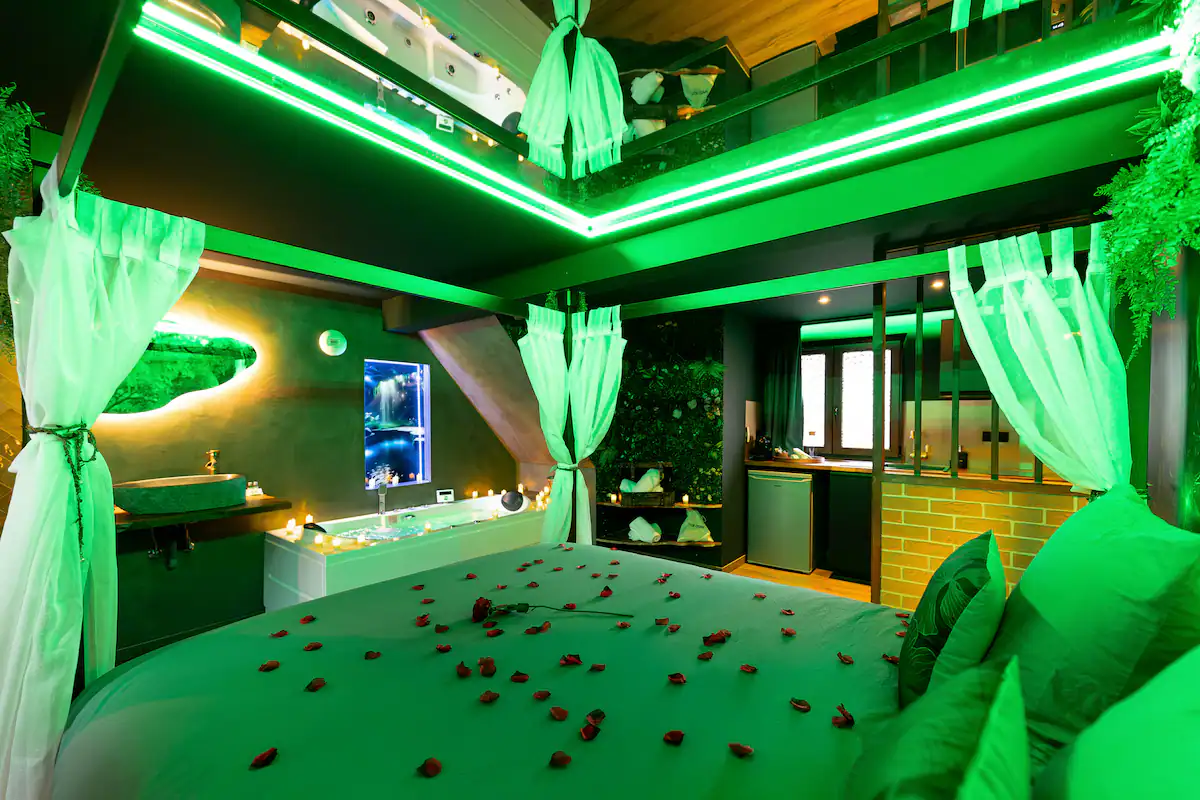 La Forêt Enchantée - Love Room à thème à Schirrhein