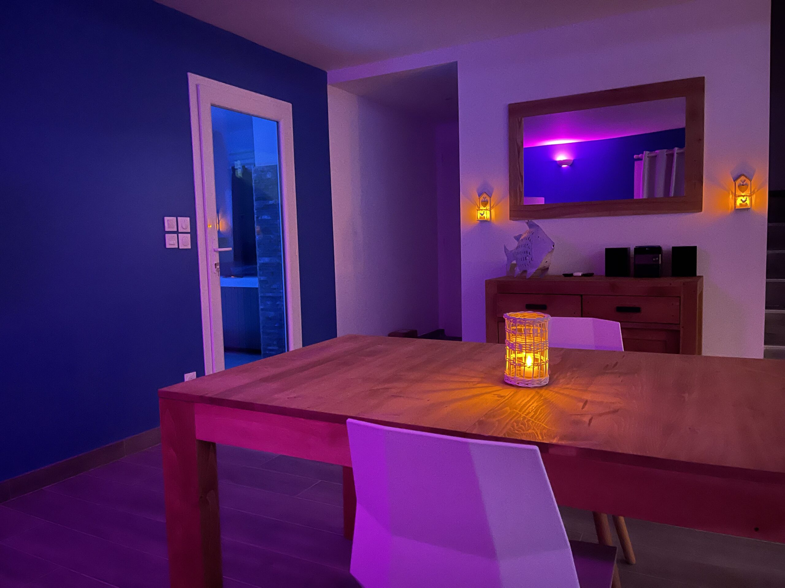 Suite Santorin de L’Instant Romantique à Comps — Spa et piscine intérieure privée à Comps
