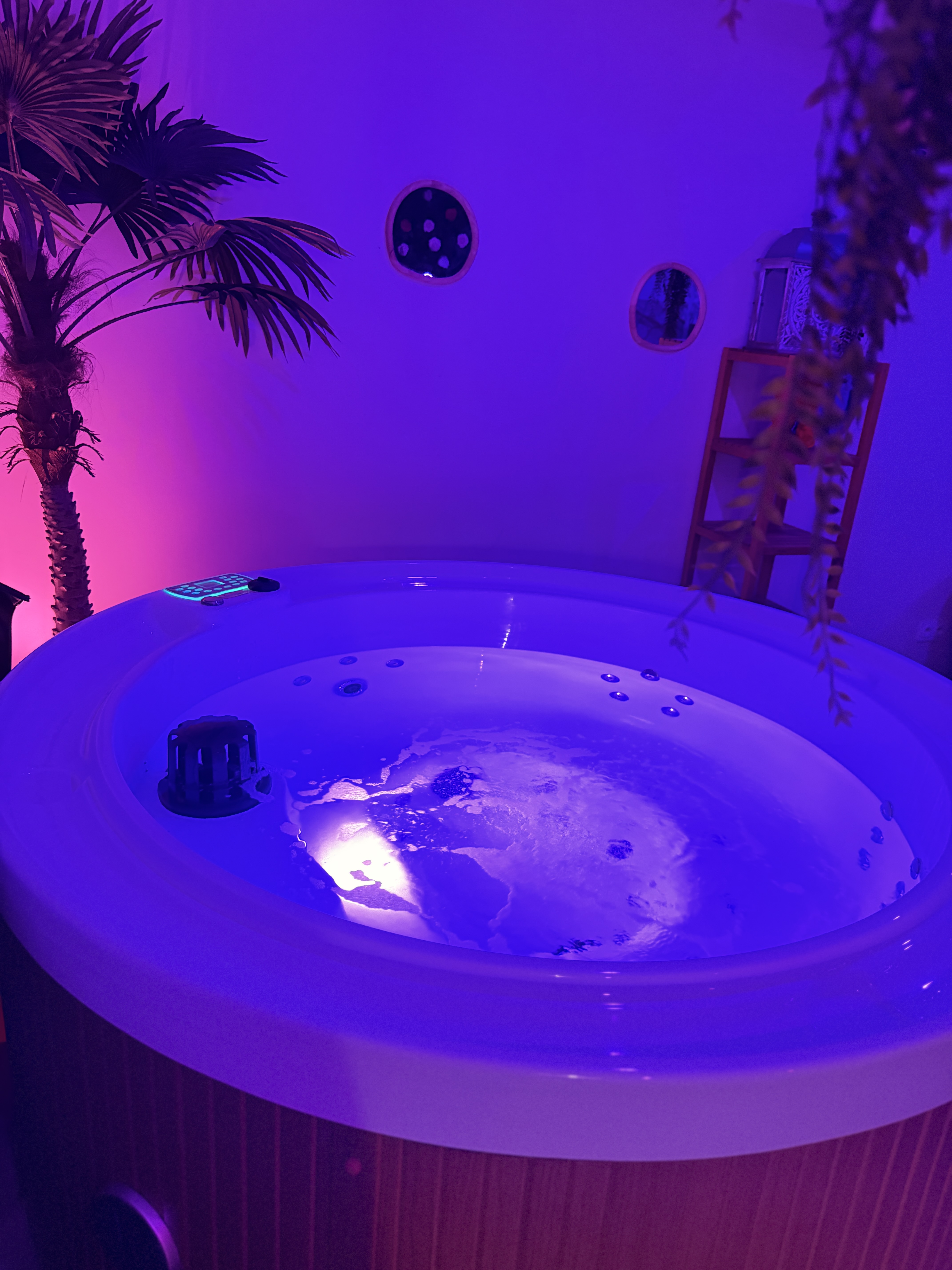 ✨ Glam'room avec bain à remous privatif – Marseille ✨ à Marseille