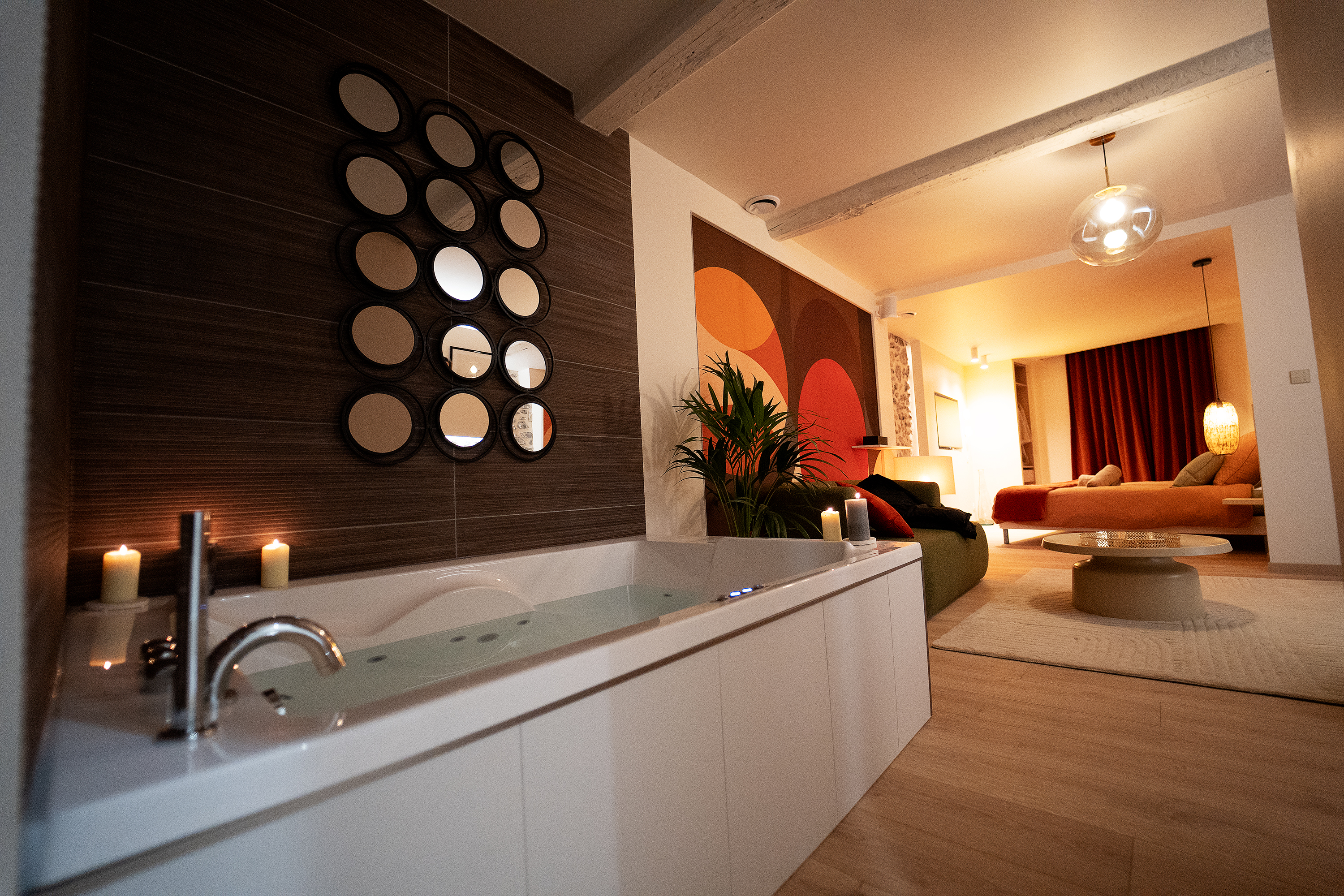 Le Boudoir Interdit — love room d'exception avec jacuzzi à Nizas près de Montpellier