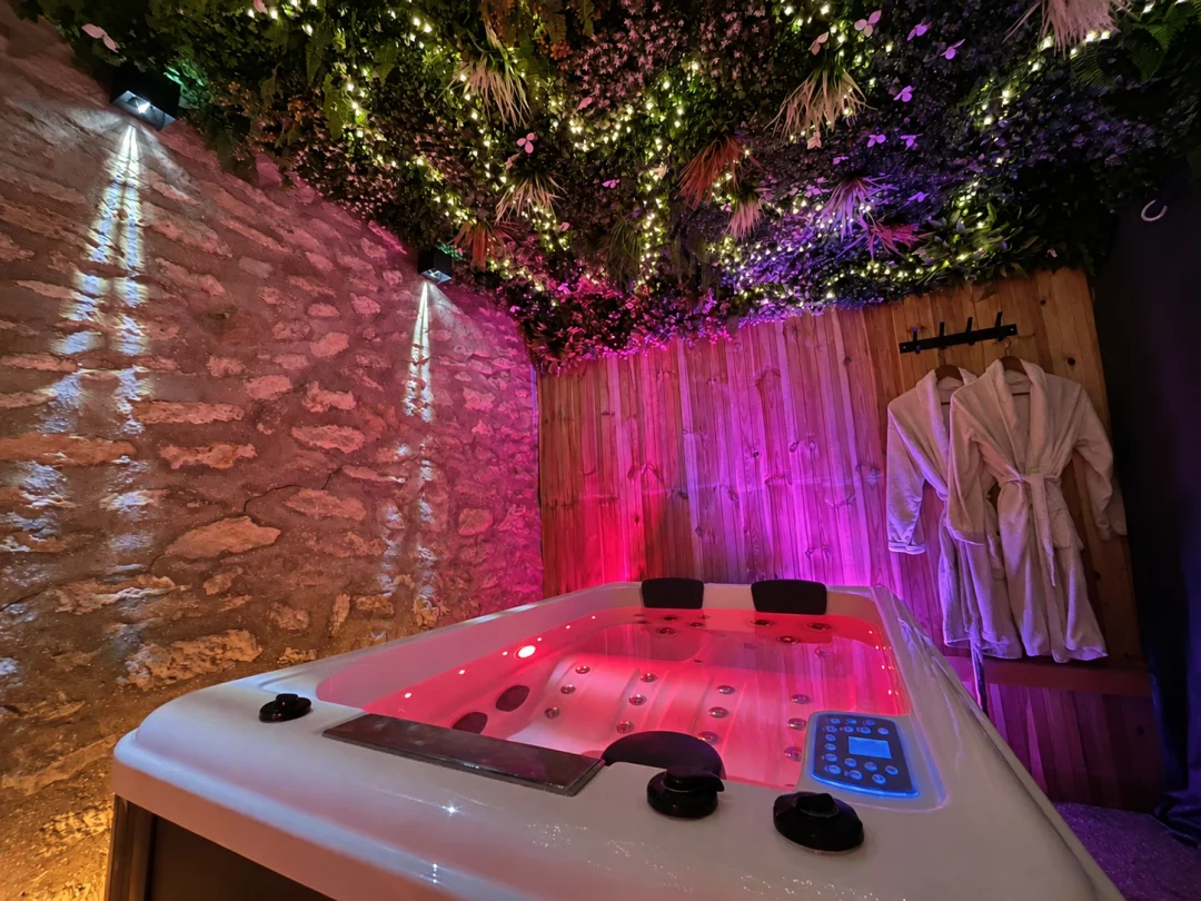 La ConfidentCiel — Jacuzzi couvert et patio japonais à Champigny-sur-Marne à Champigny-sur-Marne