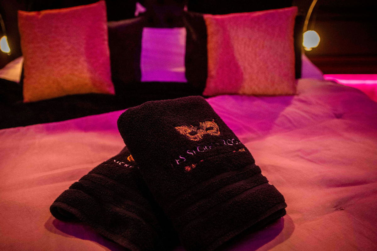 Love Room 5* Albi - Spa Privatif, Hammam, Lit King Size & Discrétion Absolue à Albi