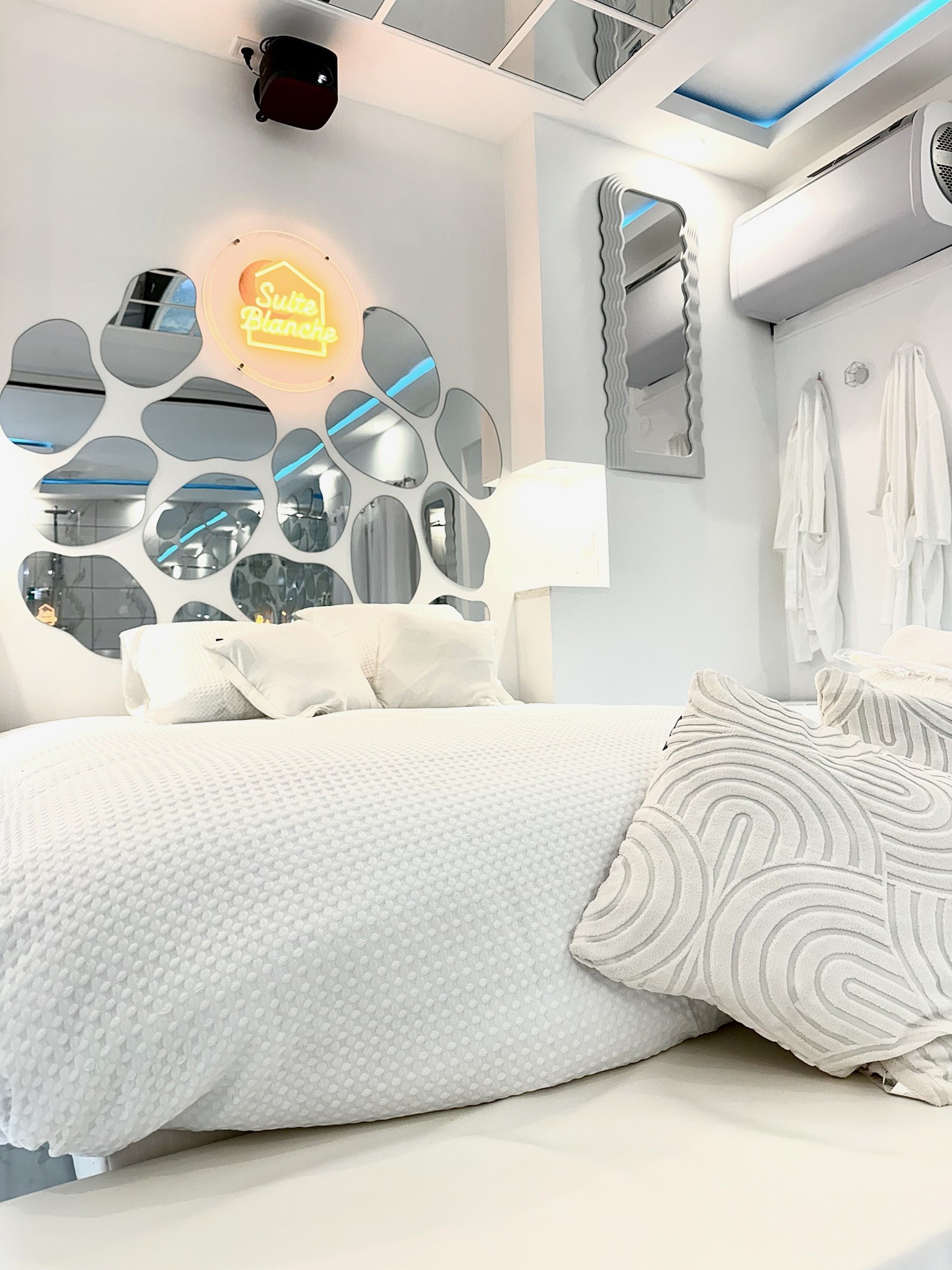 LA SUITE BLANCHE Loveroom proche de Perpignan 