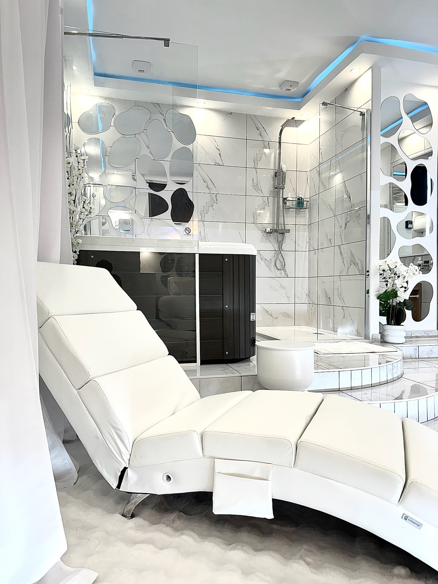 LA SUITE BLANCHE Loveroom proche de Perpignan à Llupia