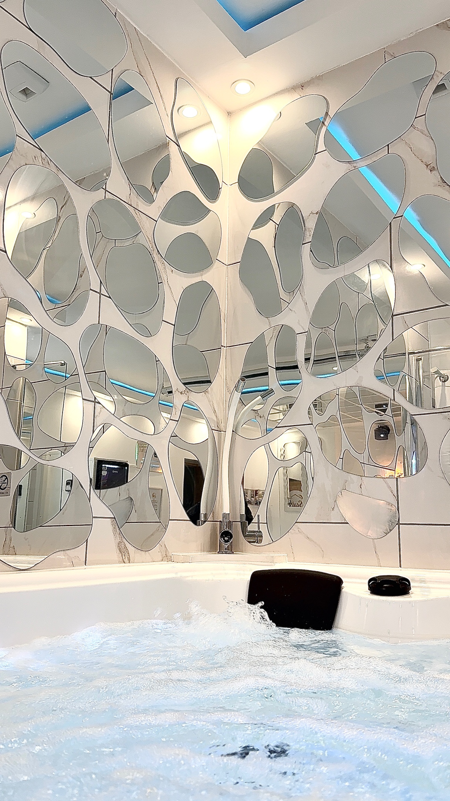LA SUITE BLANCHE Loveroom proche de Perpignan à Llupia