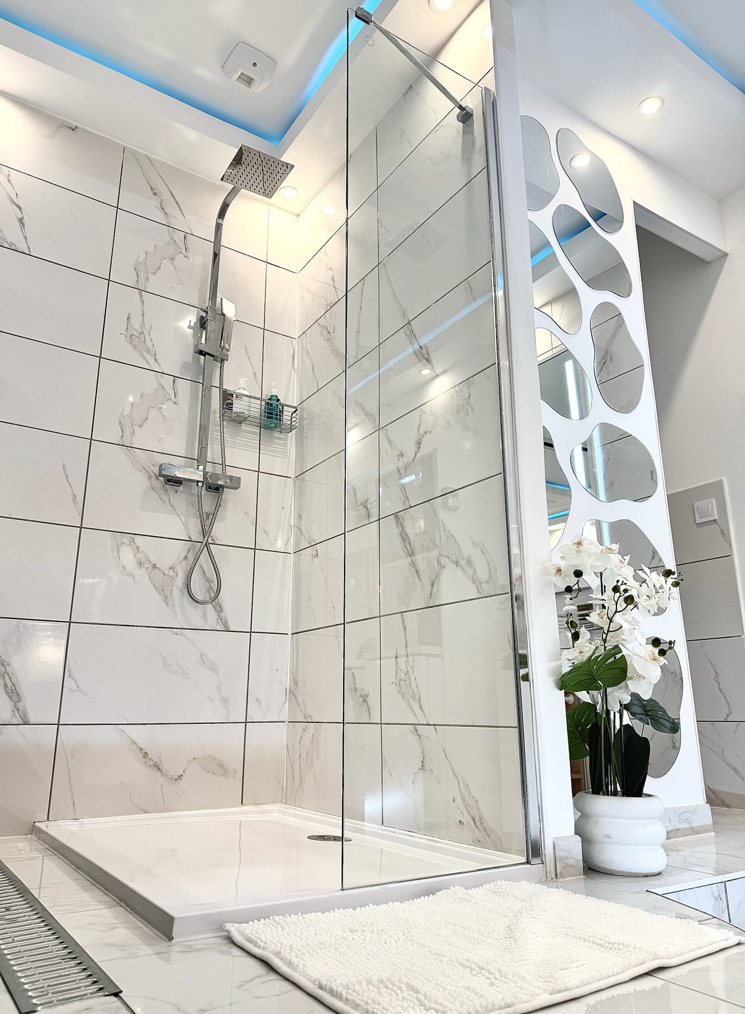 LA SUITE BLANCHE Loveroom proche de Perpignan à Llupia