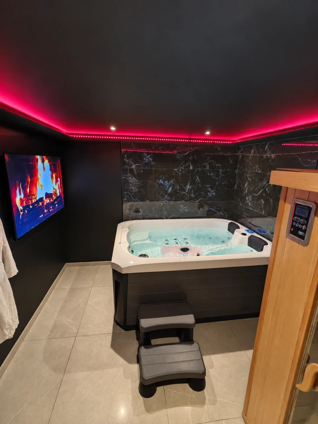 Suite romantique avec bain à remous et sauna à Cruviers-Lascours