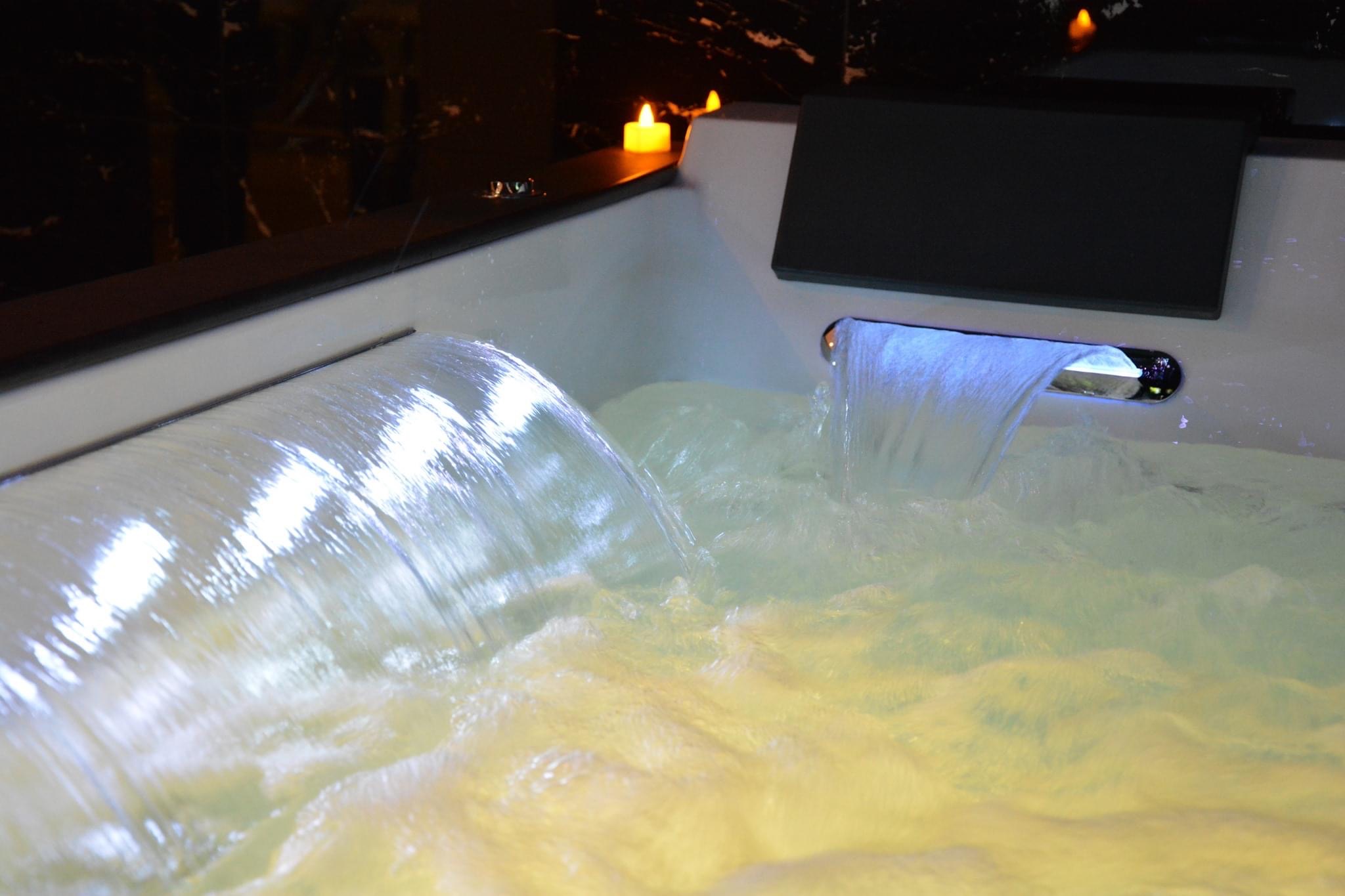 La Duchesse 1976 à Vernon — jacuzzi à cascades sous ciel étoilé dans 50 m² privatifs à Vernon