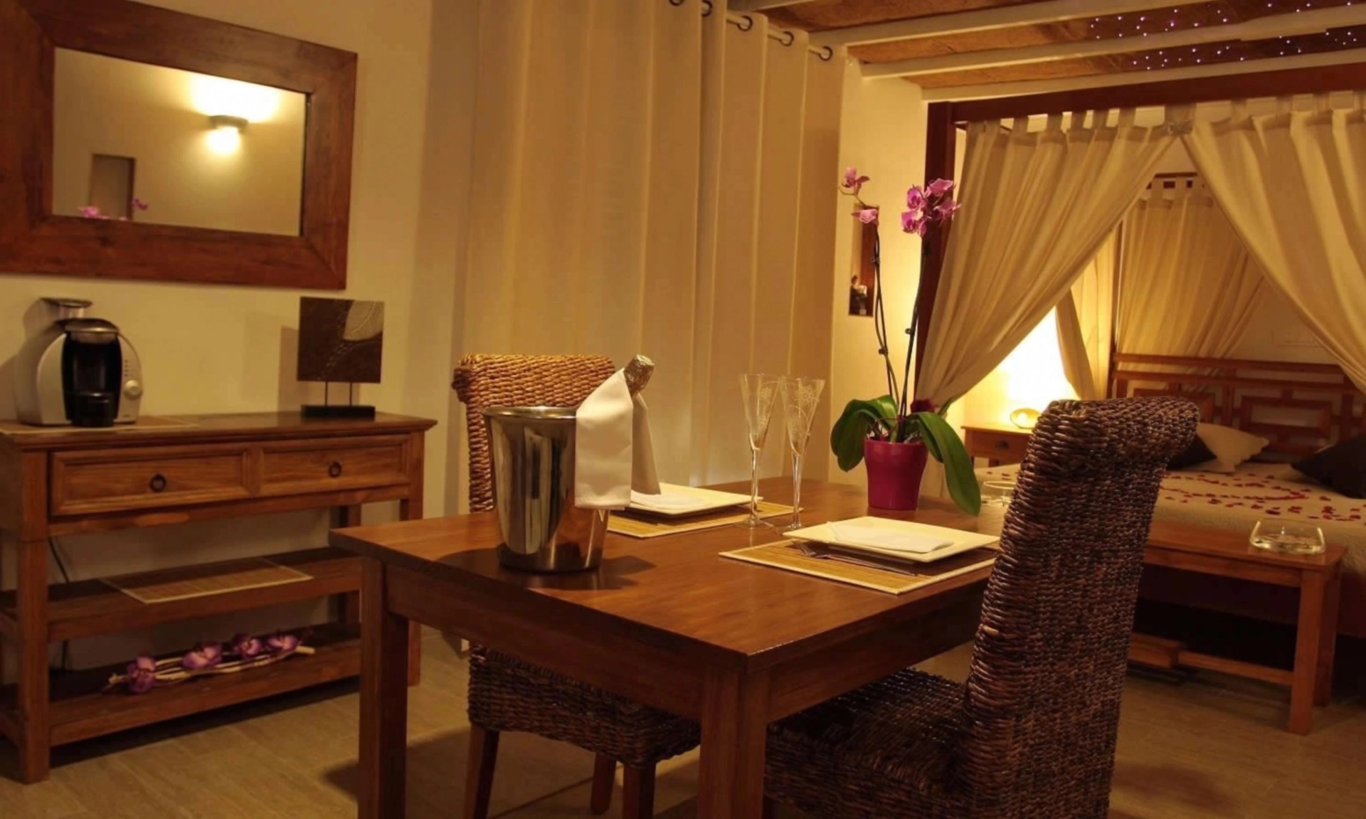 Suite Maldives à Beaucaire — Jacuzzi 35 jets, sauna et terrasse à Beaucaire