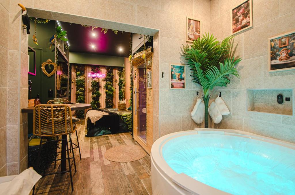 Suite Jungle Spa - Sauna & Balnéo à Château-Thierry