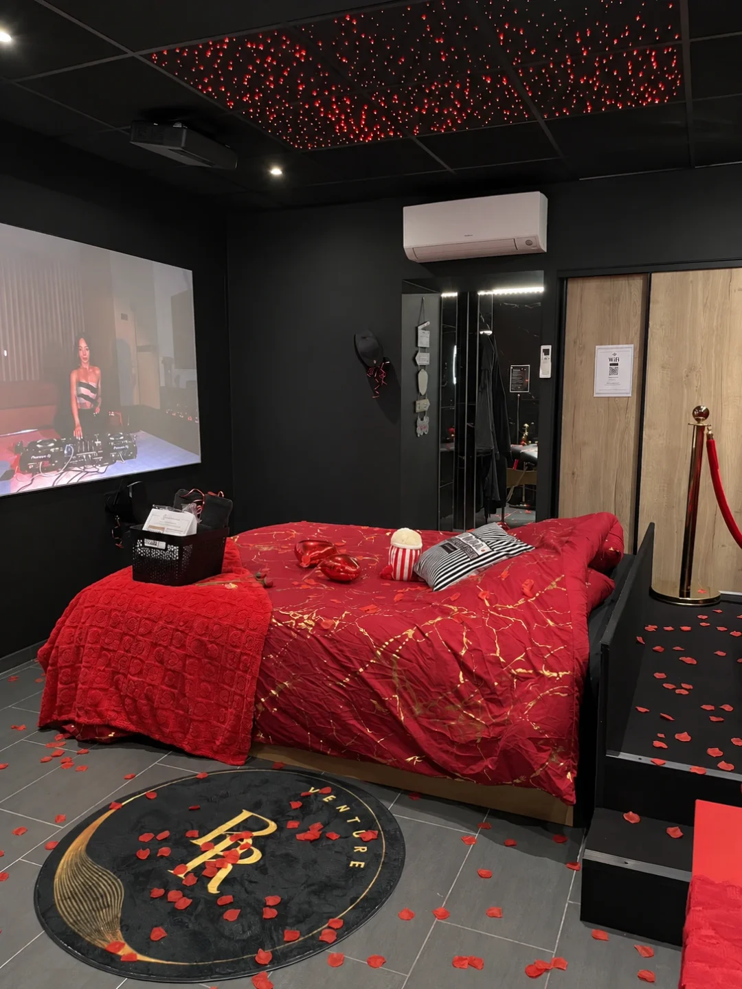 Hollywood Spa à Château-Thierry — jacuzzi 4 places et véritable cinéma privé à Château-Thierry