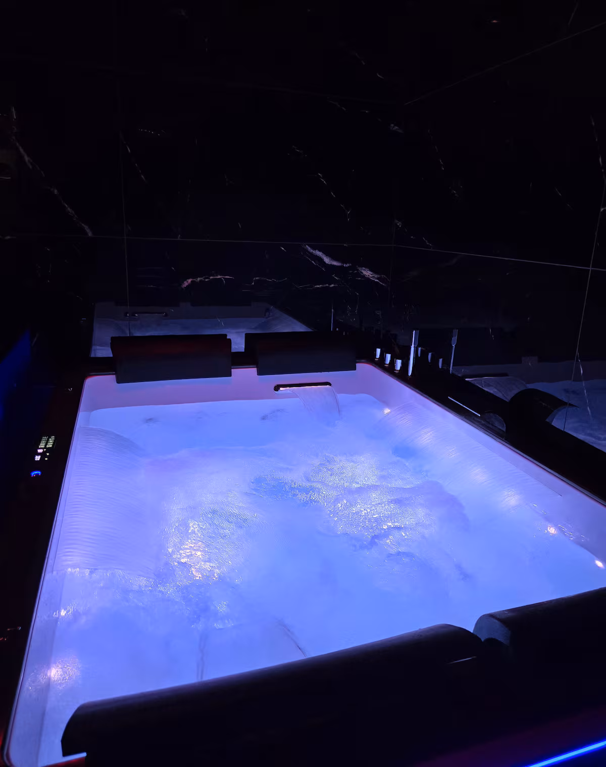 Hollywood Spa à Château-Thierry — jacuzzi 4 places et véritable cinéma privé à Château-Thierry