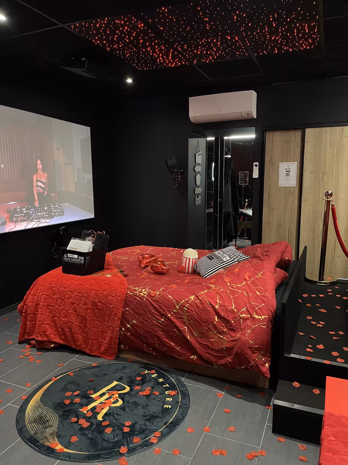 Hollywood Spa à Château-Thierry — jacuzzi 4 places et véritable cinéma privé à Château-Thierry