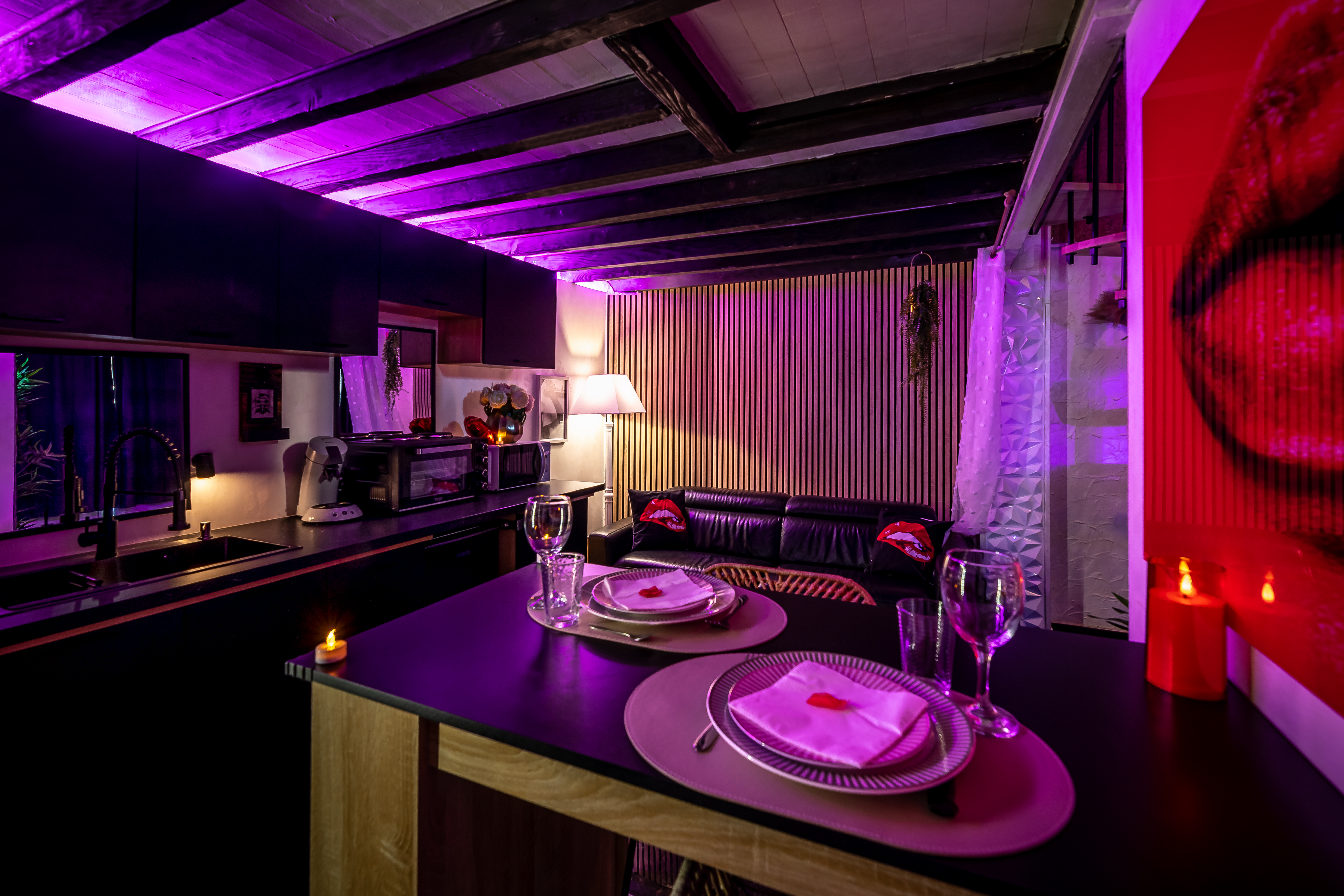 Love Room Perpignan — Jacuzzi en décor de grotte et espace tantra de 56 m² à Perpignan
