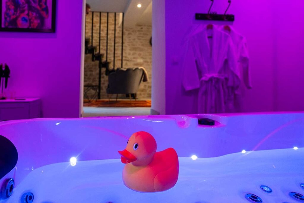 Love room Château-Landon - Une Pause à Deux