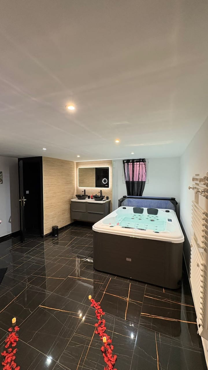 Villa jacuzzi Zen Spa — love room avec jacuzzi privatif près de Marseille