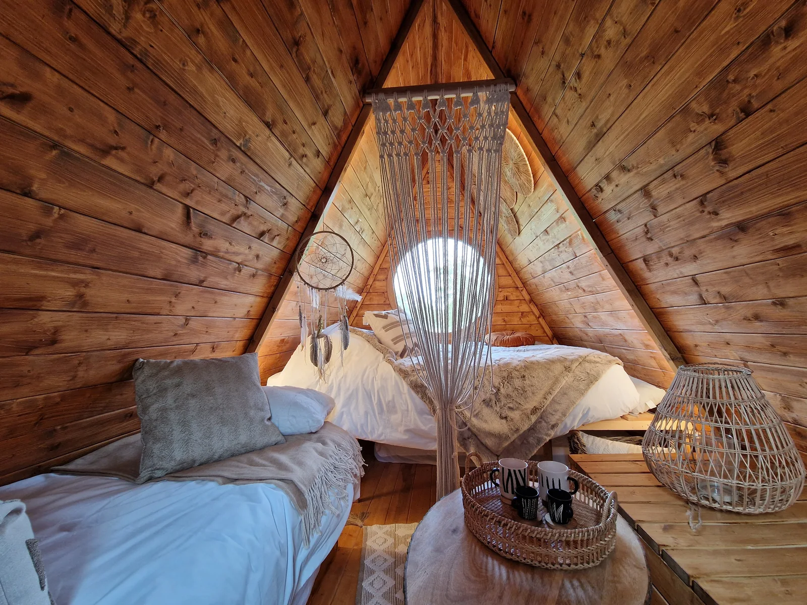 Cabane Indiana à Buhl-Lorraine — tipi de 10 m² avec séance de spa et mini-ferme à Buhl-Lorraine
