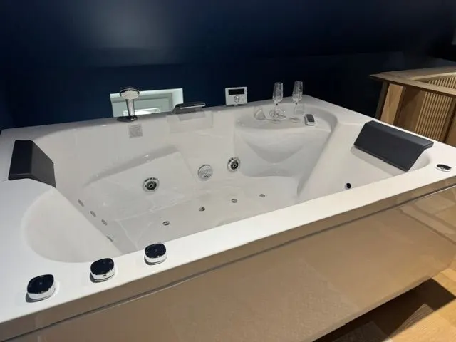 La Nuit d’Orion — Love room avec bain à remous à Chagny à Chagny