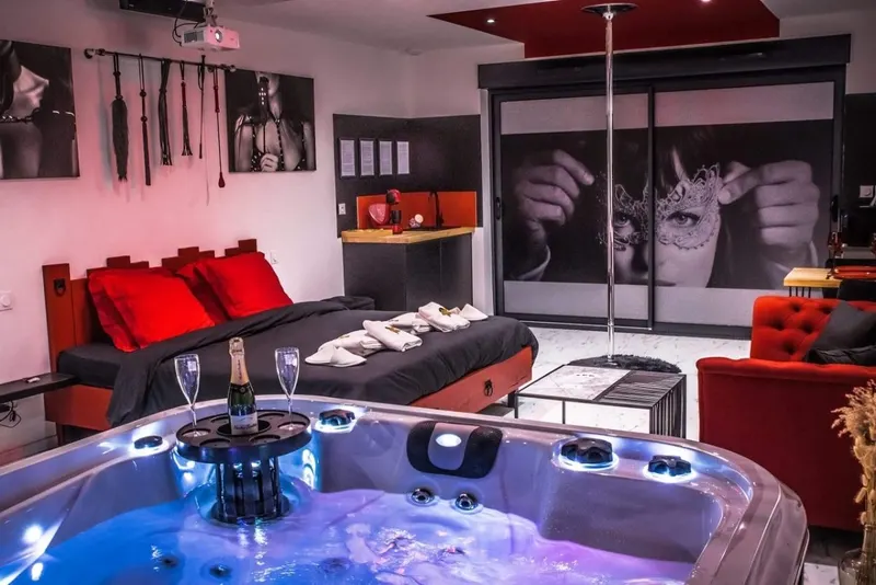 Loveroom la chambre rouge 50 nuances à Staple