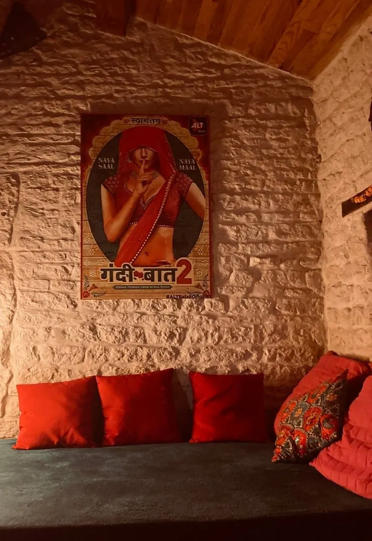LoveRoom Adults-Only à Maillezais — chambre coquine et hammam privatif en option à Maillezais