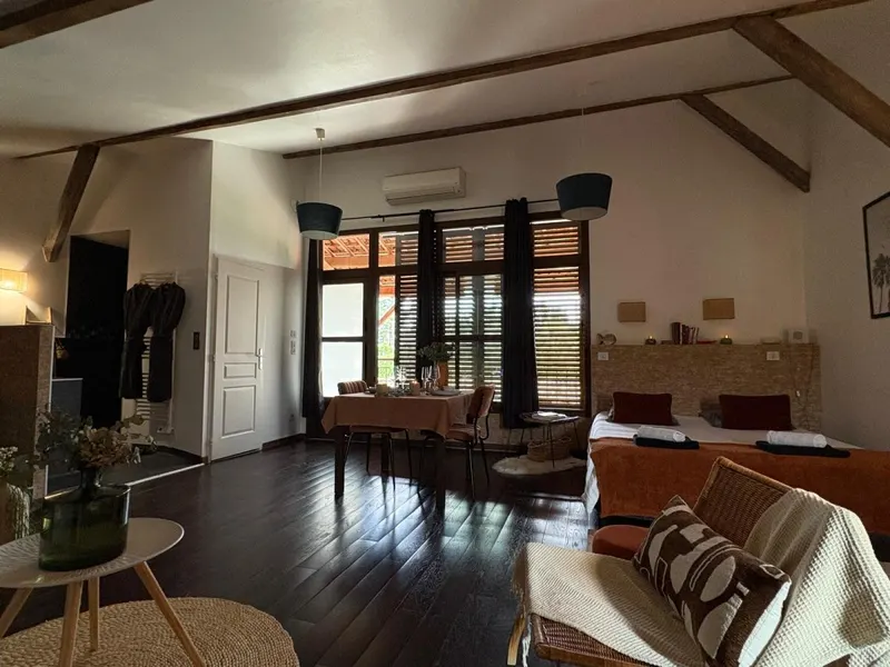 Le 7 de Cœur à Châteauneuf-sur-Isère — jacuzzi privé et repas servis en suite à Châteauneuf-sur-Isère
