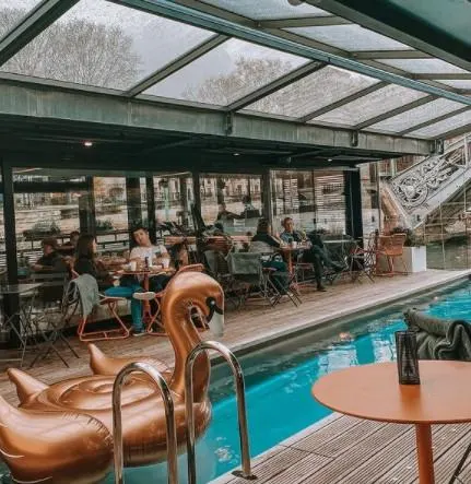 OFF Paris Seine — Hôtel flottant, bassin partagé et chambres sur la Seine à Paris