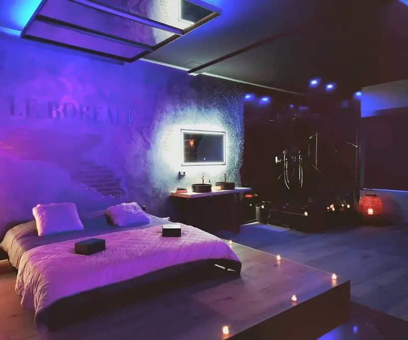Le Boréale Loft à Mont-Saint-Martin — 150 m², jacuzzi, sauna et écran géant privatifs à Mont-Saint-Martin
