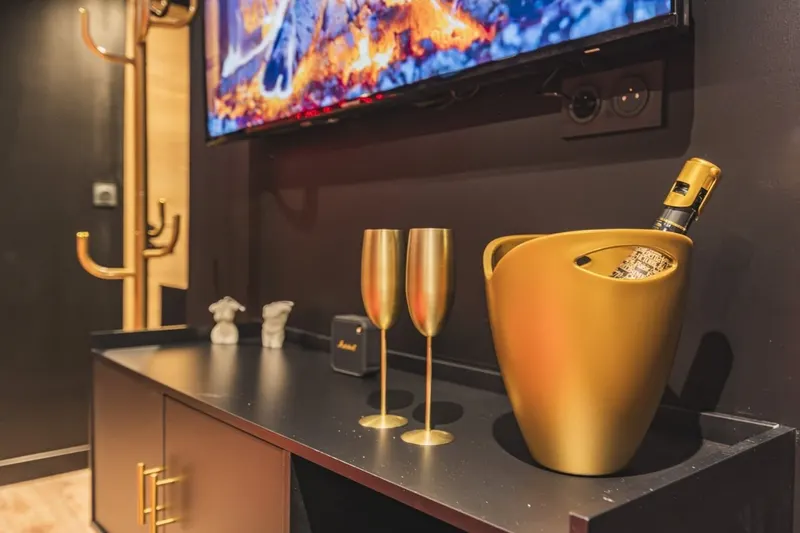 Amsterdam à Reims — love room avec sauna, king size et espace BDSM à Reims