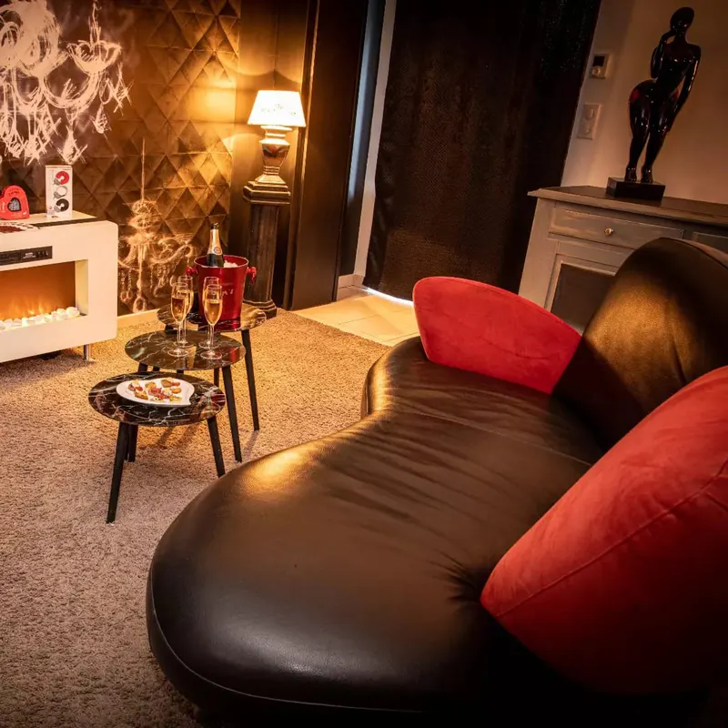 Nuances d’Alcôves à Trévron — love gîte de 140 m² avec spa sous verrière à Trévron